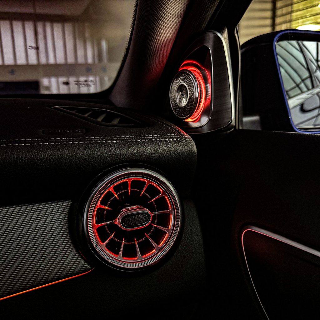 X156 12-Colors LED Ambient Light Kit for Mercedes Benz GLA-class 2013-2019 W156 Luminous Air Vent 4D Rotating Tweeter