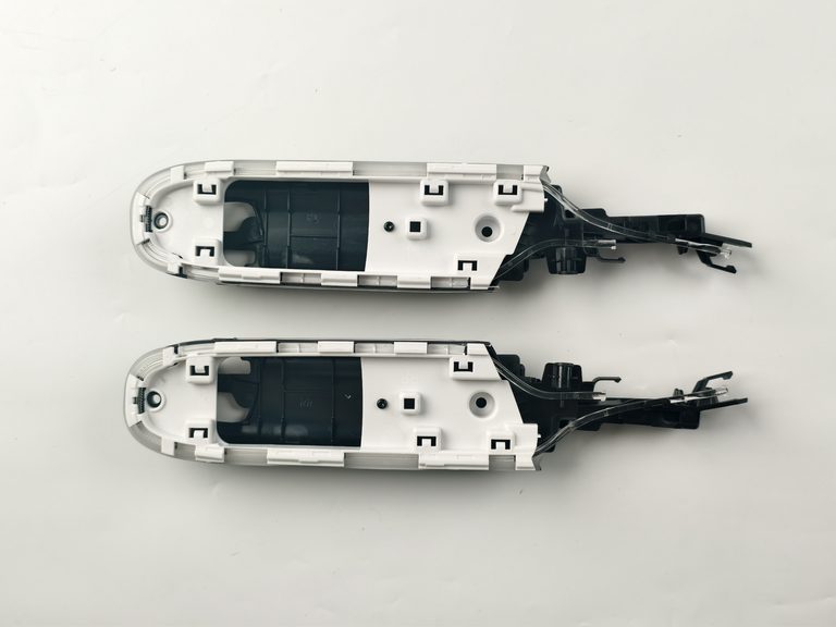 Front door armrest light-guide carriers